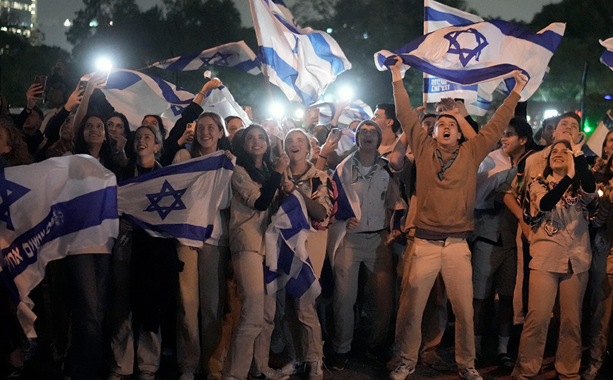 «Ο Μπάιντεν είναι η μόνη μας ελπίδα» φώναξαν χιλιάδες διαδηλωτές στο Τελ Αβίβ, που θέλουν να κλείσει συμφωνία για τους ομήρους στη Γάζα
