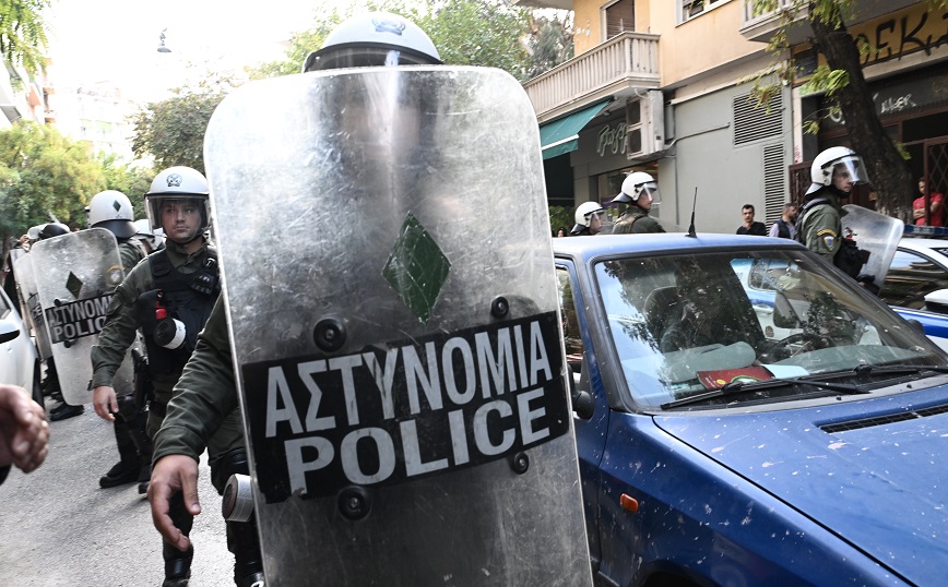 Διπλή αστυνομική επιχείρηση σε δύο υπό κατάληψη κτίρια στα Εξάρχεια και την Κυψέλη