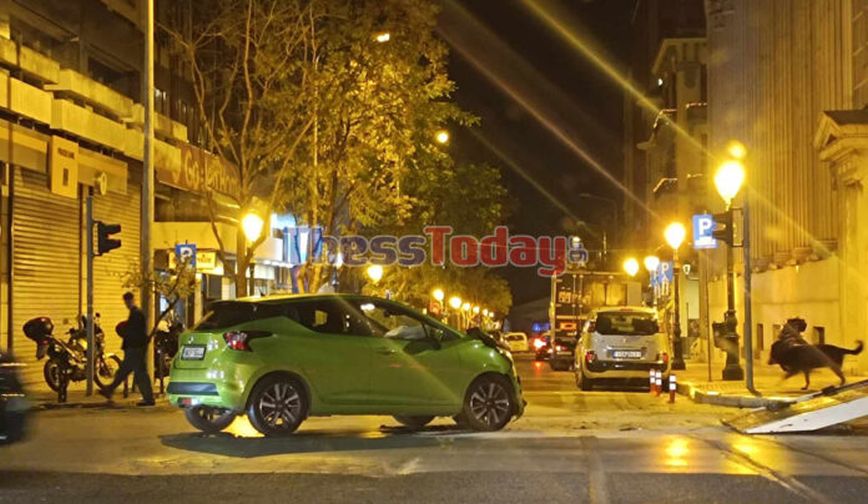 Παραβίασε το κόκκινο και «καρφώθηκε» σε αυτοκίνητο αστυνομικού στη Θεσσαλονίκη
