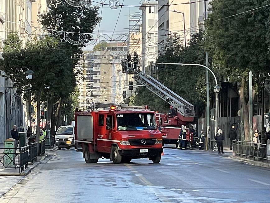 Άνοιξε η Σταδίου μετά την έκρηξη βόμβας απέναντι από το υπουργείο Εργασίας