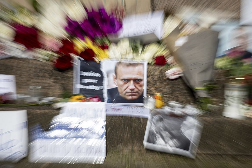 O Αλεξέι Ναβάλνι πέθανε από «σύνδρομο αιφνίδιου θανάτου» είπαν στη μητέρα του