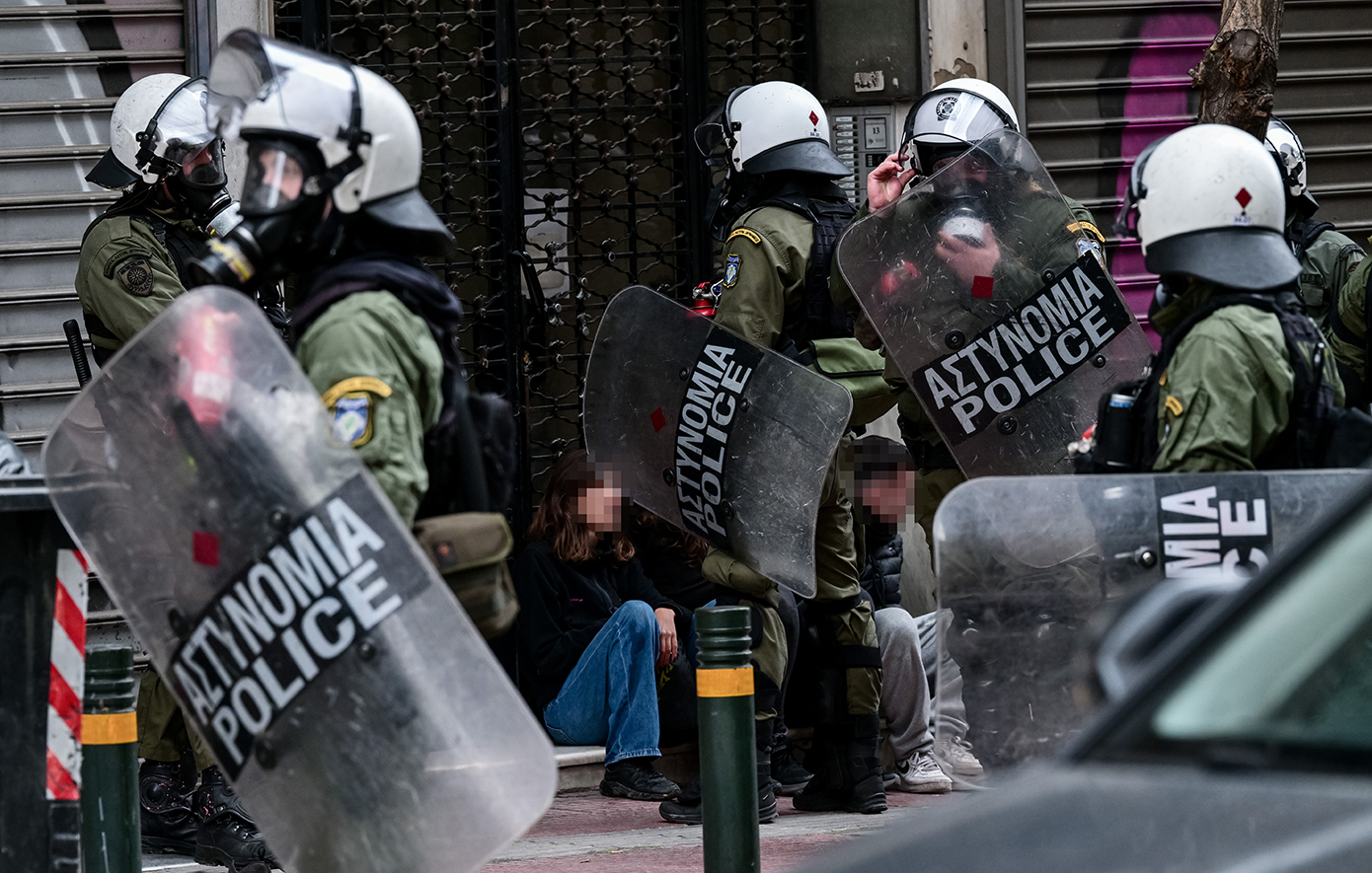 Επεισόδια στην Αθήνα: 8 συλλήψεις, 15 προσαγωγές και 2 τραυματίες αστυνομικοί