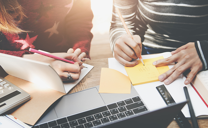 Φοιτητές διαβάζουν Φοιτητές διαβάζουν