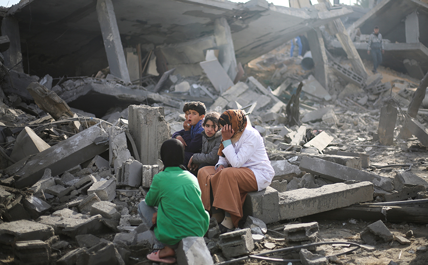 Οι υγειονομικές αρχές στη Γάζα αναφέρουν τουλάχιστον 104 νεκρούς από ισραηλινά πυρά σε χώρο διανομής ανθρωπιστικής βοήθειας