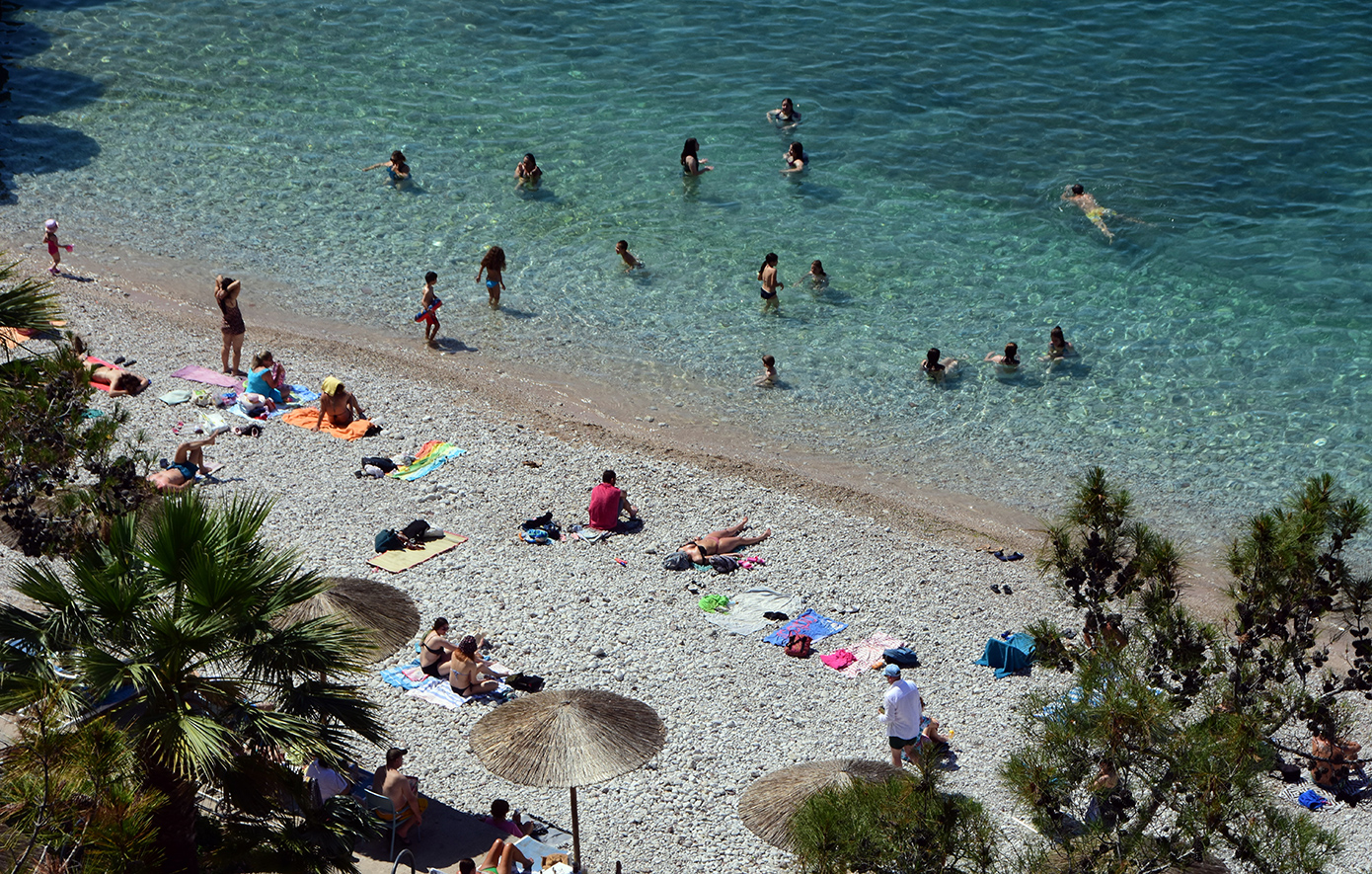 Κατάλληλες και ακατάλληλες παραλίες στην Αττική για μπάνιο – Τι ισχύει από Πειραιά μέχρι Ανάβυσσο και σε Ραφήνα, Μαραθώνα, Ν. Μάκρη