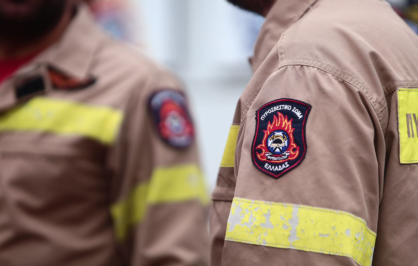 Φωτιά στο Σοφικό Κορινθίας &#8211; Ενεργοποίηση του 112 &#8211; Στο νοσοκομείο ένας εποχικός πυροσβέστης