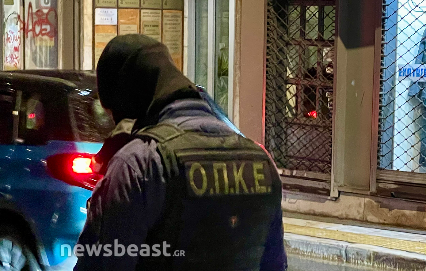 Νεκρό βρέφος στη Σόλωνος – Δείτε φωτογραφίες από το σημείο