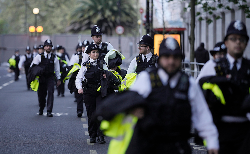 Βίαιες ταραχές σε πόλεις της Αγγλίας &#8211; Συνεχίζονται οι αντιμεταναστευτικές διαδηλώσεις