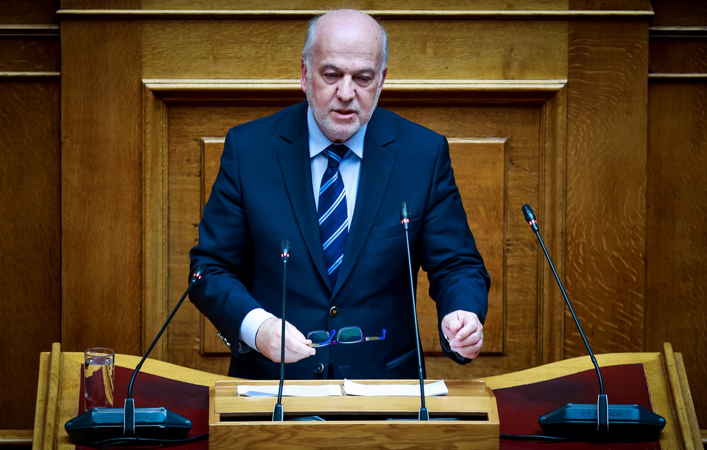 Βουλή: Απαντήσεις Φλωρίδη σε ΣΥΡΙΖΑ για ασυλία τραπεζών, Τέμπη και υποκλοπές