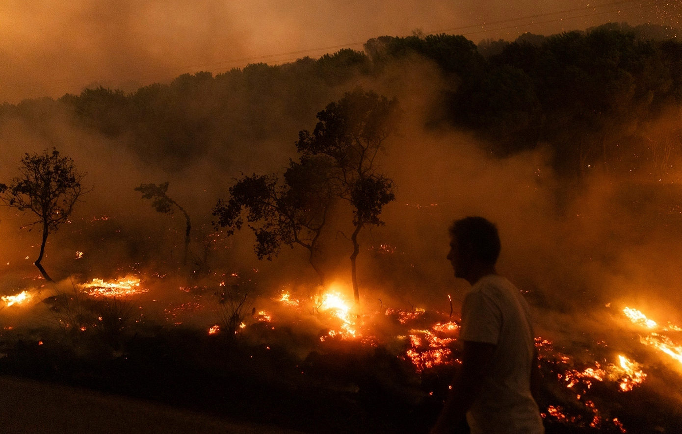 Στο έλεος των πυρκαγιών η Βόρεια Μακεδονία &#8211; Ένας νεκρός, καμμένα σπίτια κι εκκενώσεις ολόκληρων χωριών