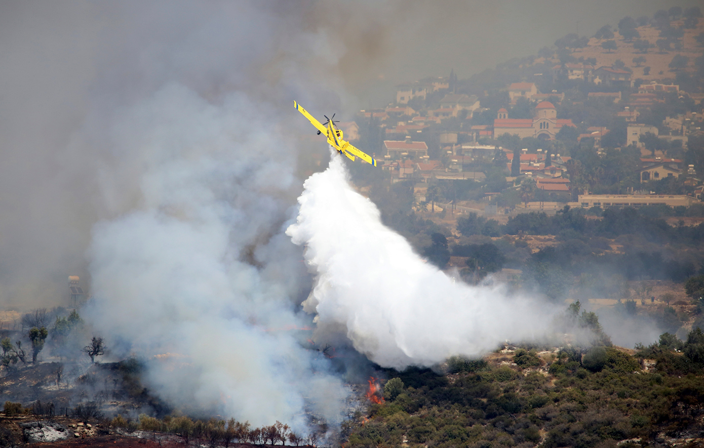 Αναγκαστική προσγείωση πυροσβεστικού αεροσκάφους στη Θήβα &#8211; Σώος ο χειριστής