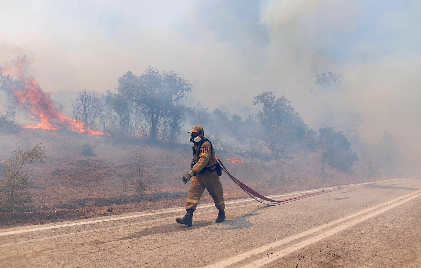 Χίος: Χωρίς μέτωπο η πυρκαγιά σε δασική έκταση κοντά στην παραλία Βικίου