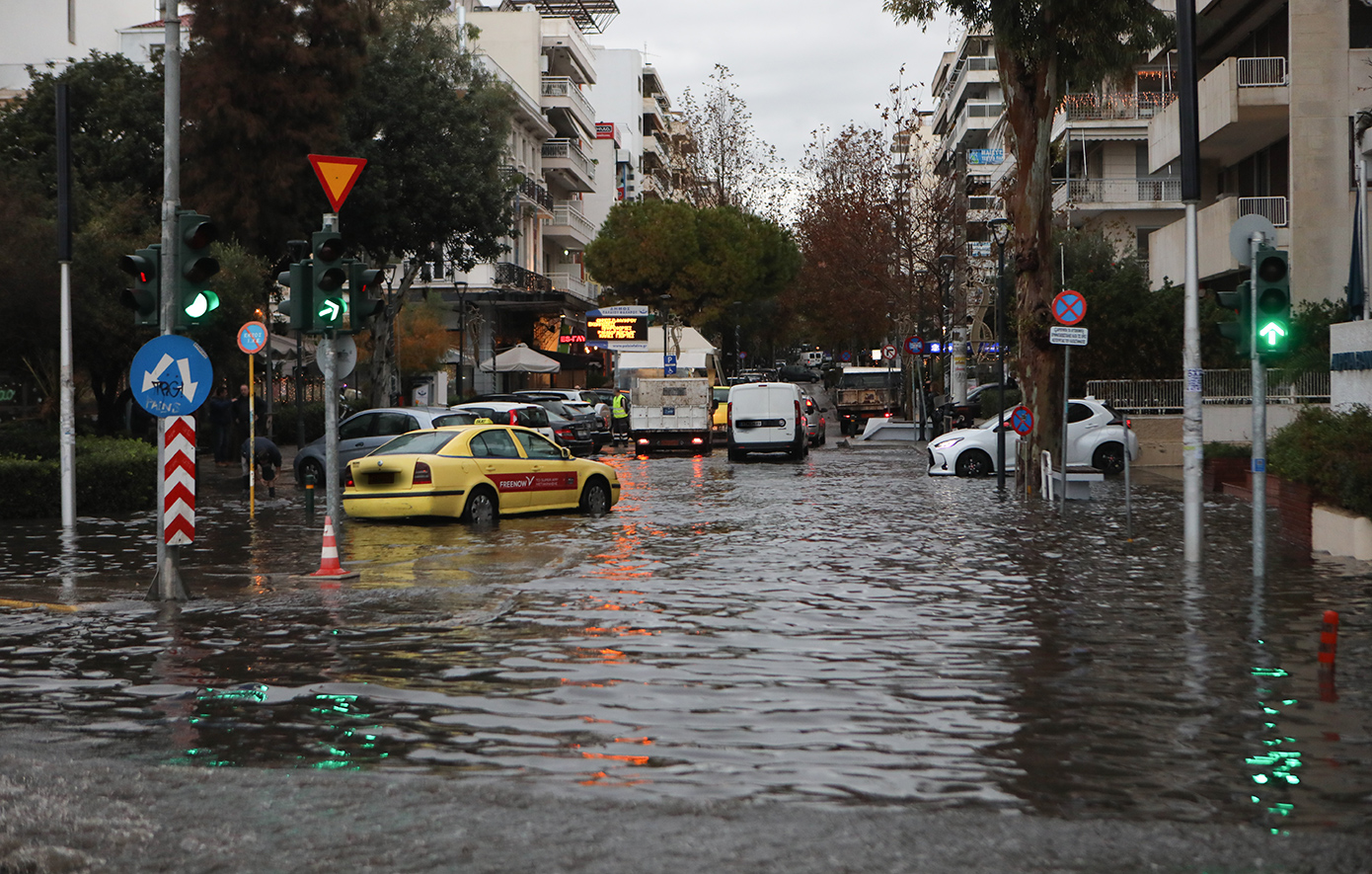 Προ των πυλών η κακοκαιρία &#8211; «Στο κόκκινο» η Θεσσαλία, με βροχές «3 μηνών να πέφτουν σε 20 ώρες»