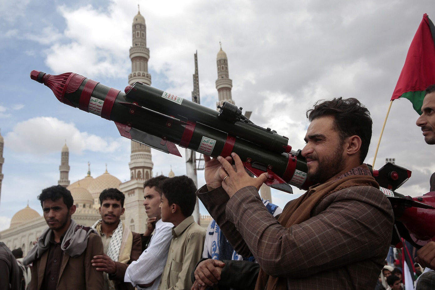 Νέο πυραυλικό πλήγμα σε εμπορικά πλοία στην Υεμένη