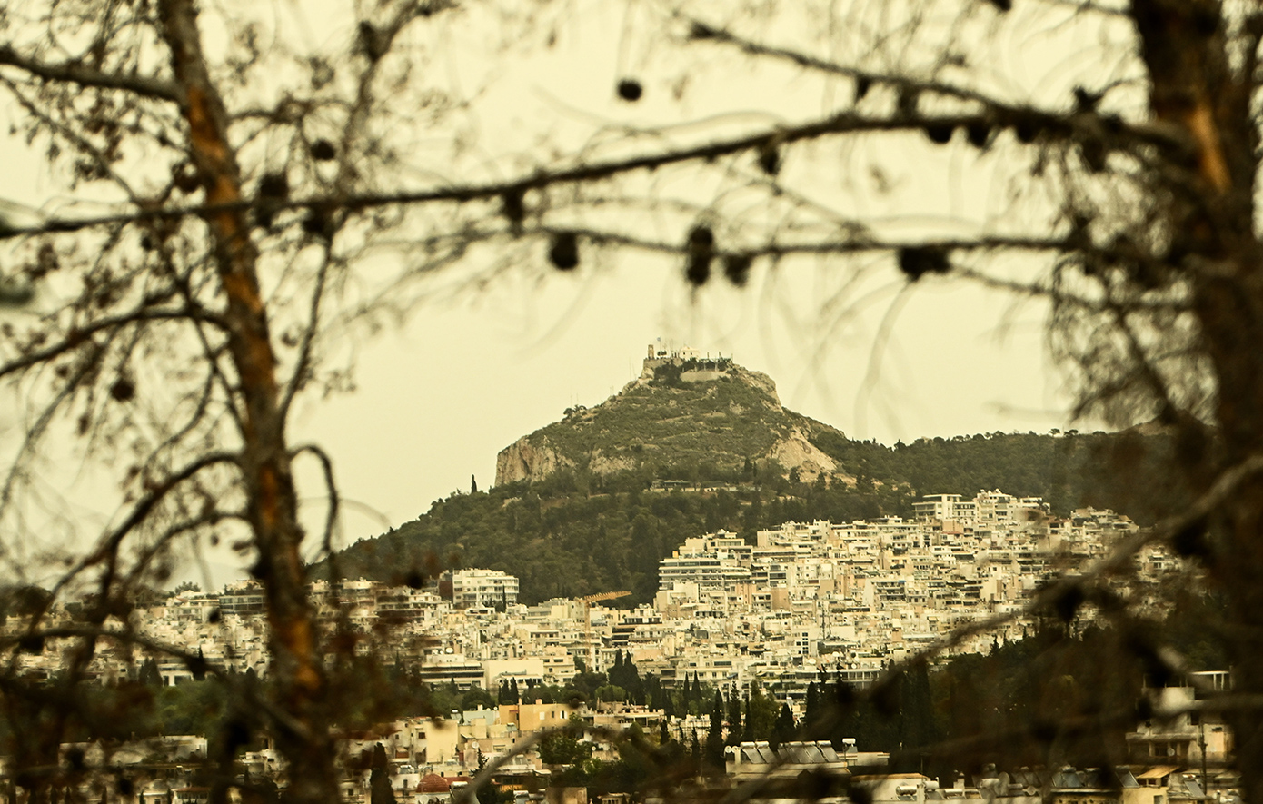 Περίεργο το σκηνικό του καιρού &#8211; Υψηλές θερμοκρασίες, τοπικές βροχές και μεταφορά αφρικανικής σκόνης