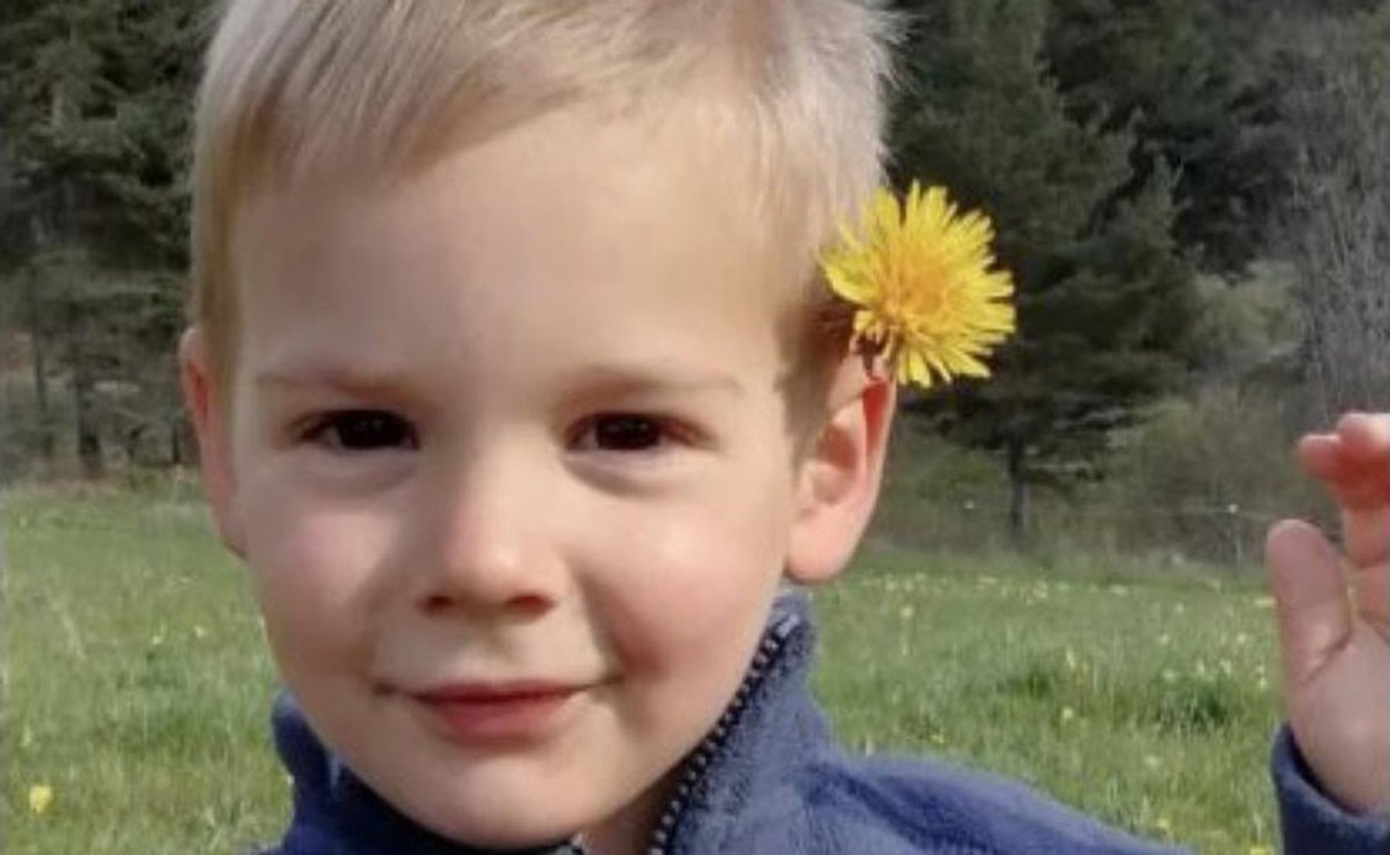 Νέα στοιχεία για τον 2χρονο Εμίλ στη Γαλλία: Τα οστά του βρέθηκαν 90 μέτρα από το σπίτι των παππούδων του