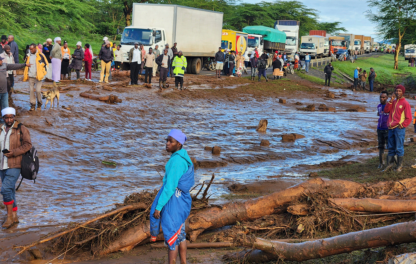 Στους 42 ανήλθε ο αριθμός των νεκρών που παρασύρθηκαν από τα νερά όταν έσπασε φράγμα στην Κένυα