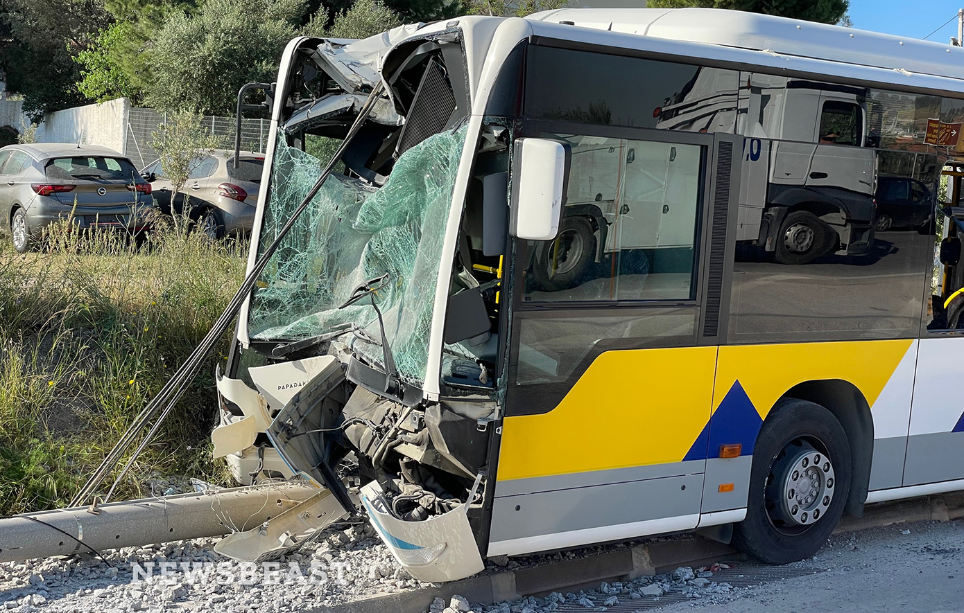 Λεωφορείο καρφώθηκε σε κολόνα στα Λιόσια, πέντε τραυματίες &#8211; Φωτογραφίες από το σημείο