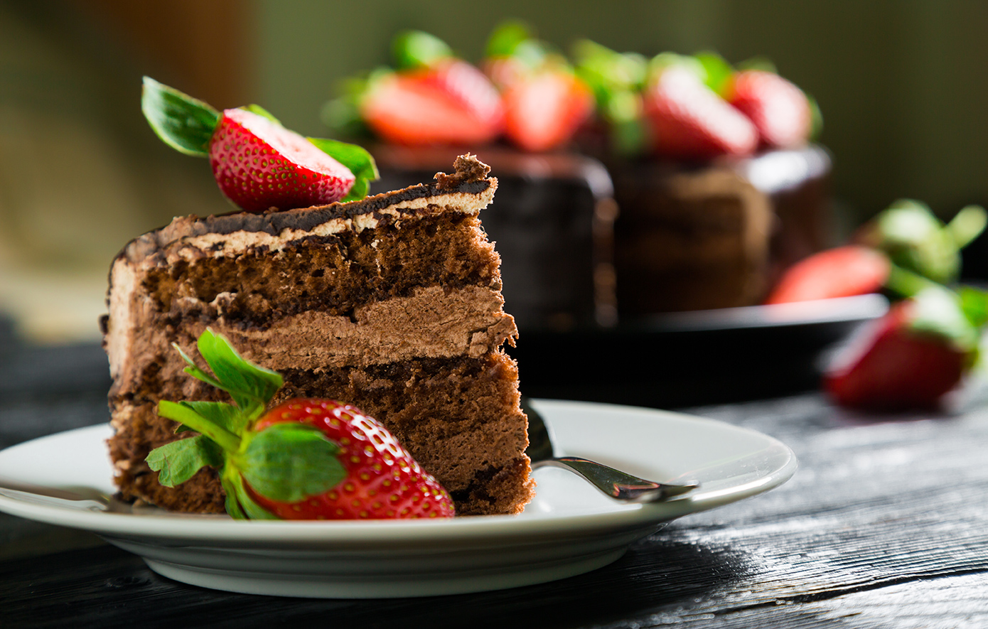 Υγιεινό cake με φράουλες και σοκολάτα