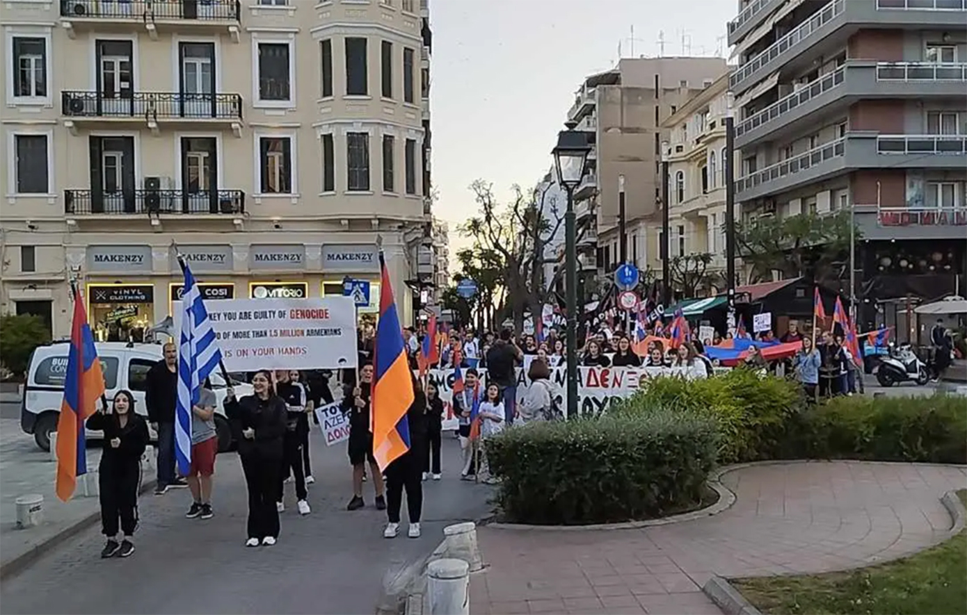 Πορεία διαμαρτυρίας στη Θεσσαλονίκη για τα 109 χρόνια από τη γενοκτονία των Αρμενίων