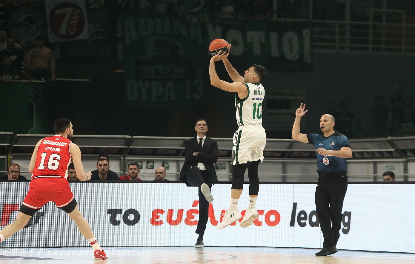 Παναθηναϊκός-Ολυμπιακός 77-71: Ο Σλούκας «έβαψε πράσινο» και το 3ο ντέρμπι της Basket League