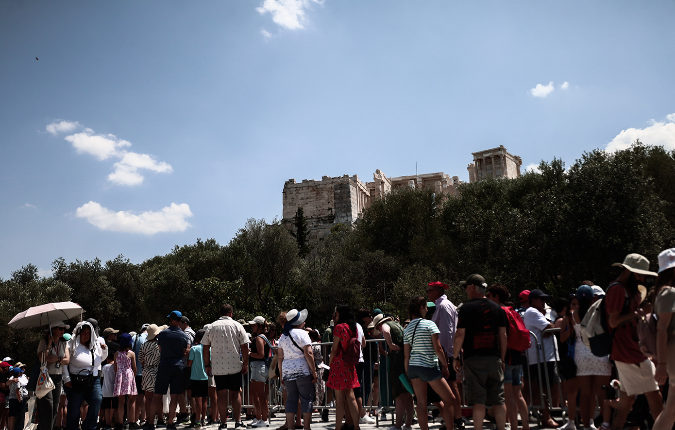 Πόσα ξοδεύουν στην Ελλάδα αμερικανοί, γερμανοί και βρετανοί τουρίστες