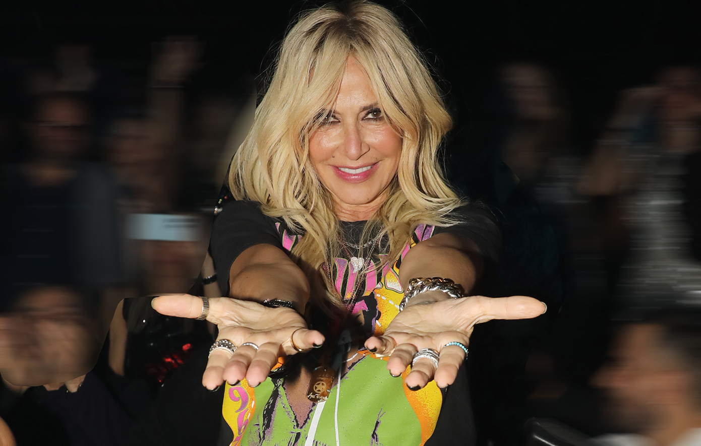H Άννα Βίσση με κοντά μαλλιά στο cover του νέου της τραγουδιού, με τίτλο «Χρυσόψαρα»
