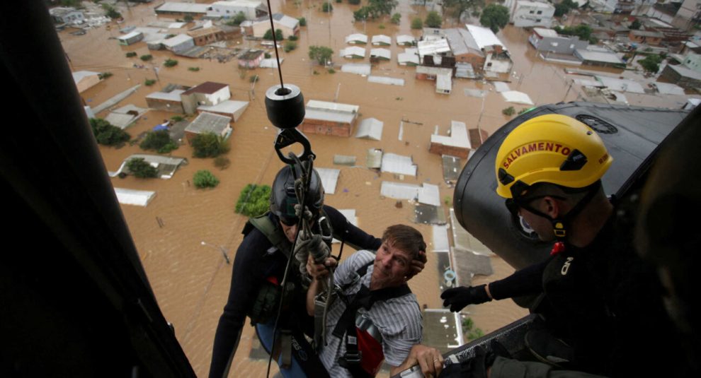 Στους 100 οι νεκροί από τις πλημμύρες στη Βραζιλία
