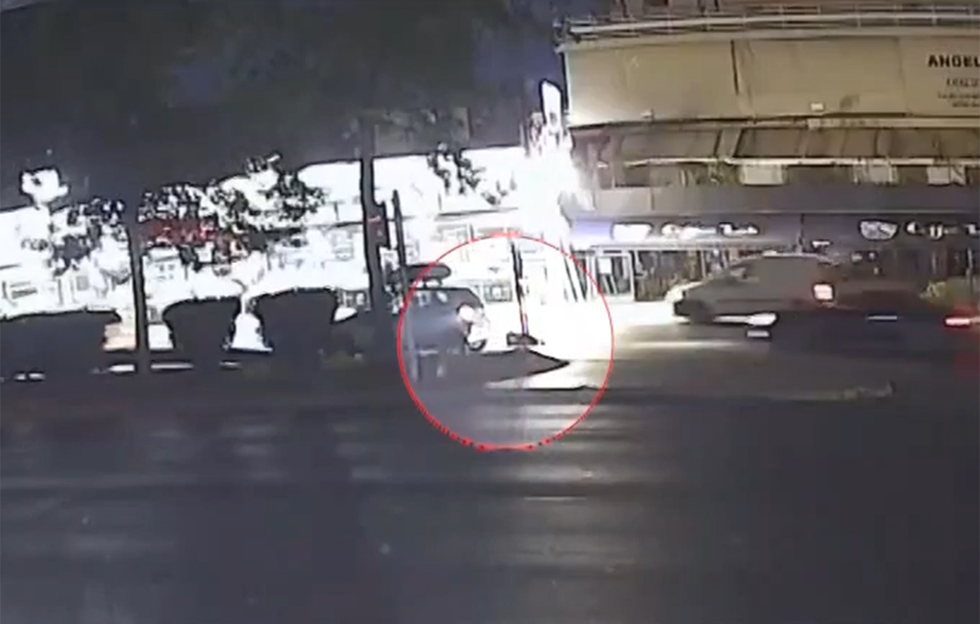 Για 3η ημέρα άφαντος ο ασυνείδητος οδηγός στη λεωφόρο Αθηνών – Ψάχνουν και μαύρη Mercedes που χτύπησε τη 17χρονη ενώ ήταν στην άσφαλτο