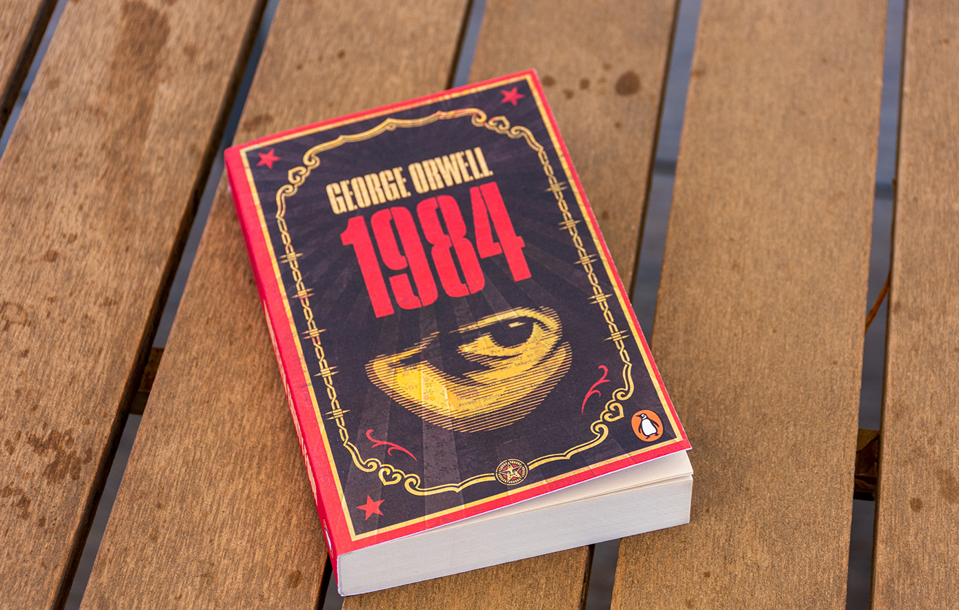 Σαν σήμερα 8 Ιουνίου: Εκδίδεται το «1984» του Τζορτζ Όργουελ &#8211; Ο προφητικός «Big Brother» γίνεται σύμβολο των παρεμβατικών και καταπιεστικών κυβερνήσεων