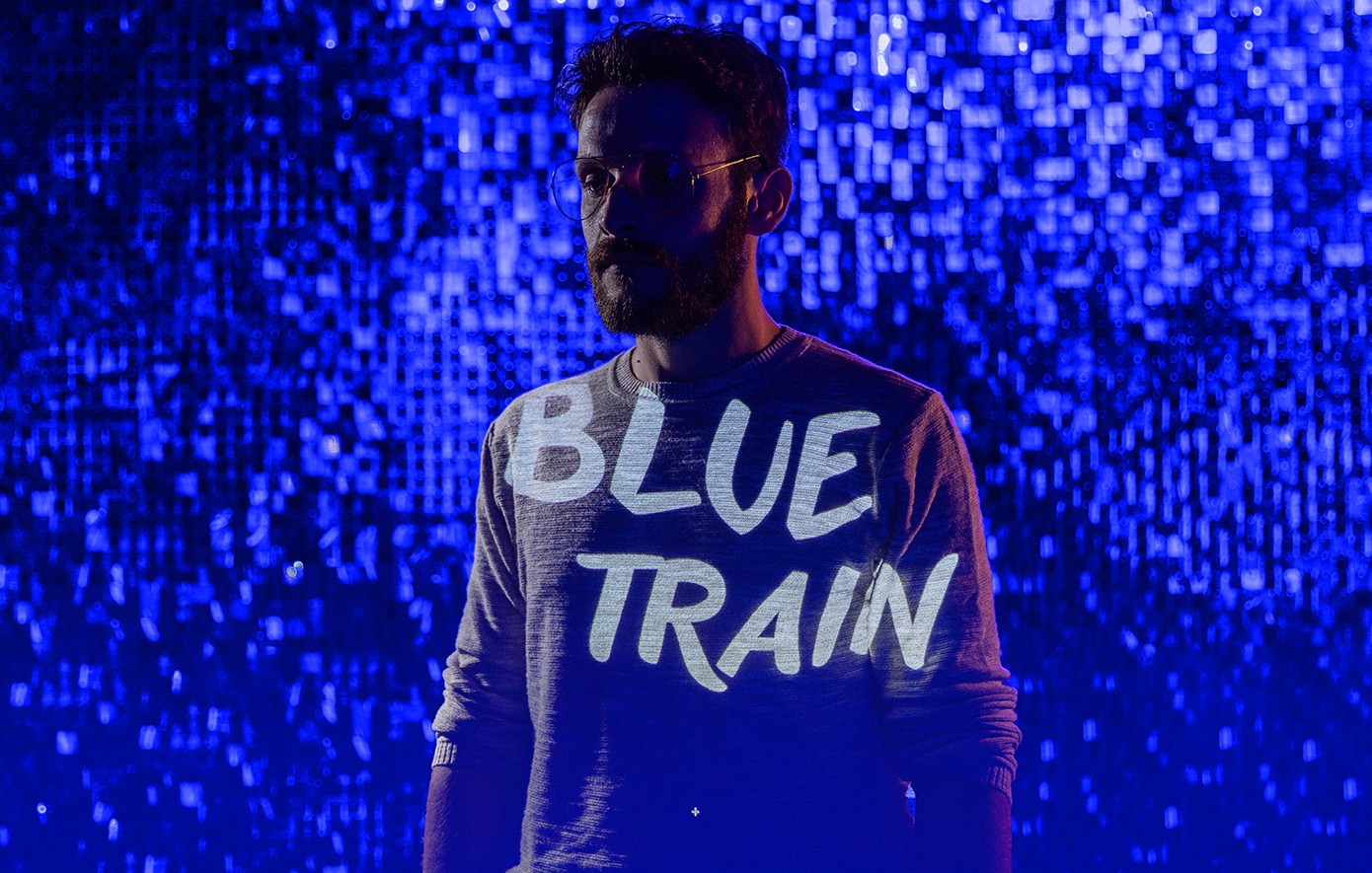 Blue Train: Το νέο έργο του Ευαγγελάτου για τη χαμένη γενιά