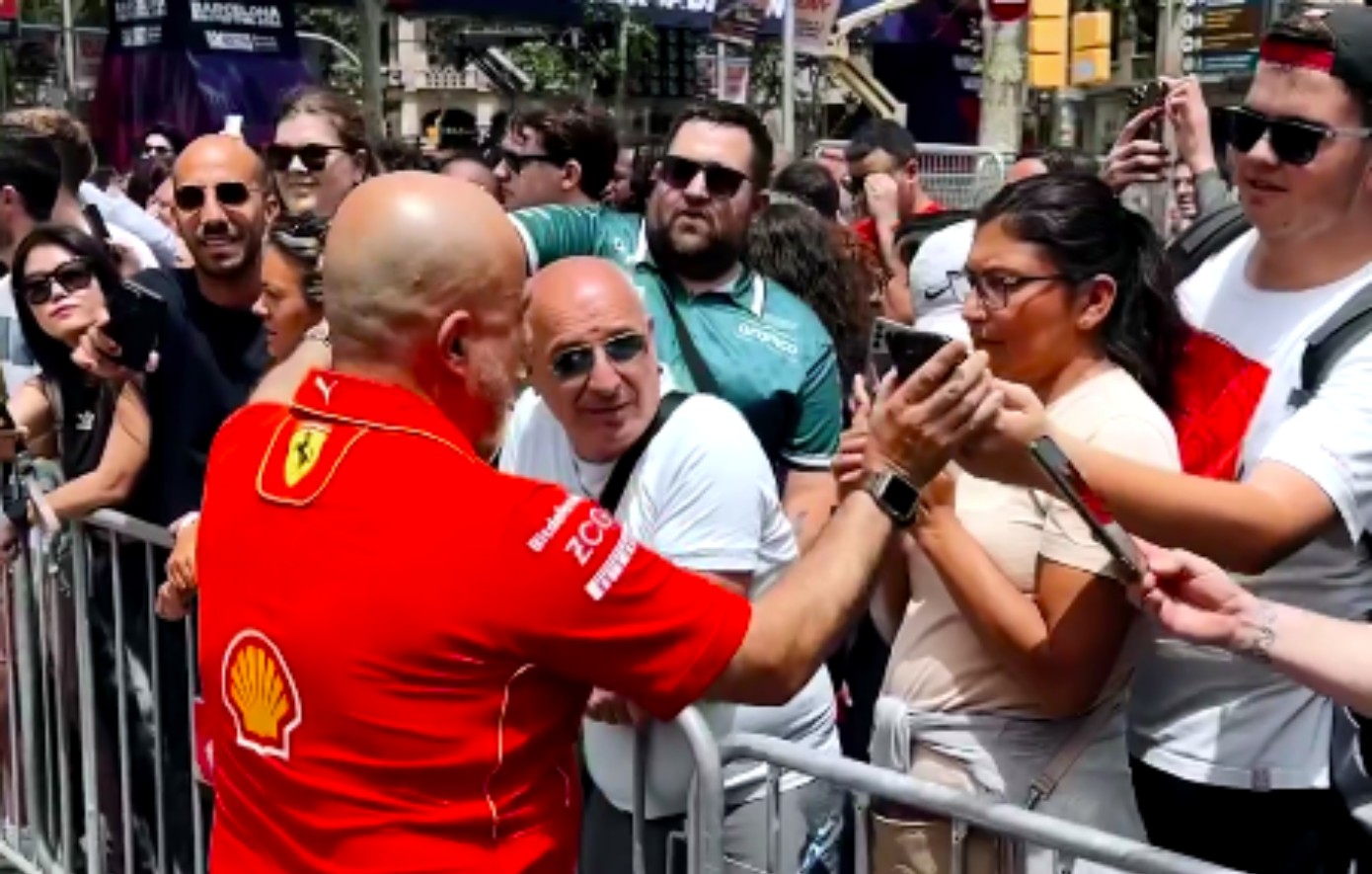 Formula 1: Ο λόγος που η Ferrari πήρε τα κινητά των θεατών στη Βαρκελώνη