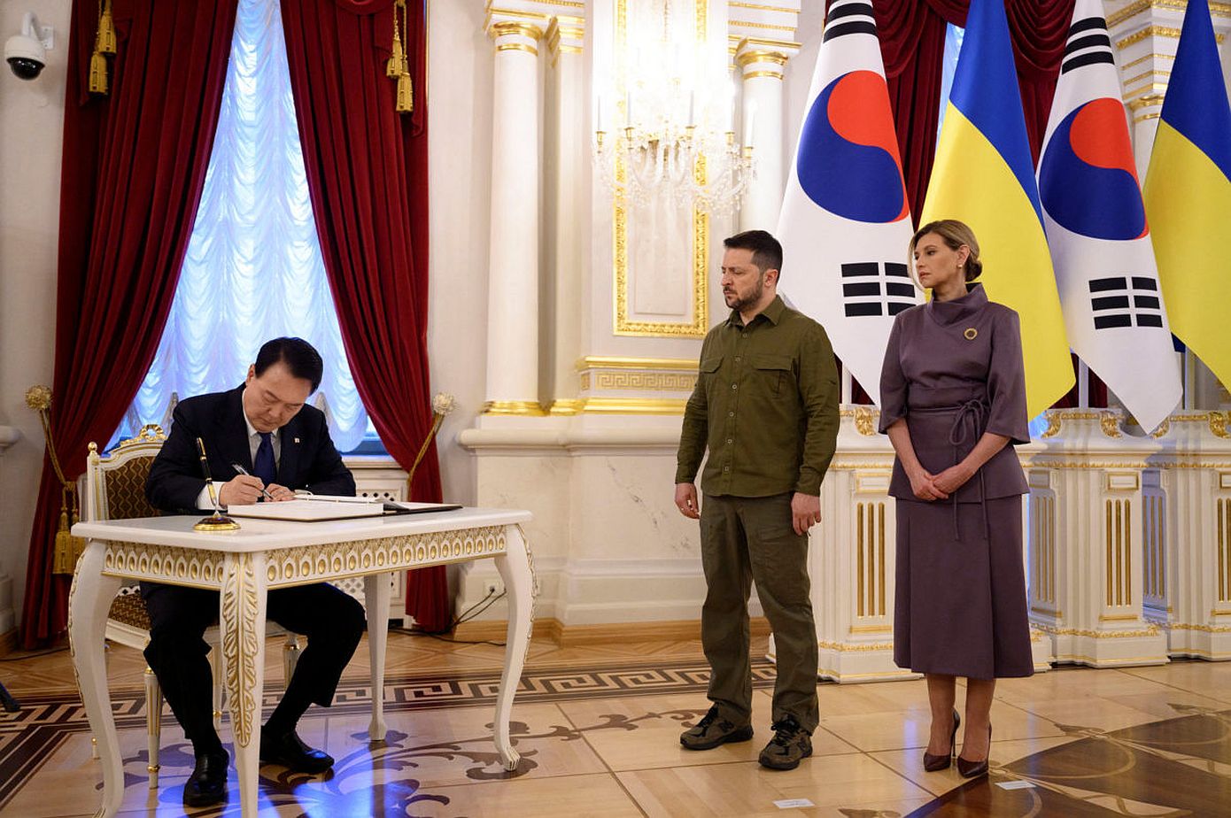 Νότια Κορέα: Η Σεούλ θα «επανεξετάσει» την απευθείας χορήγηση όπλων στην Ουκρανία