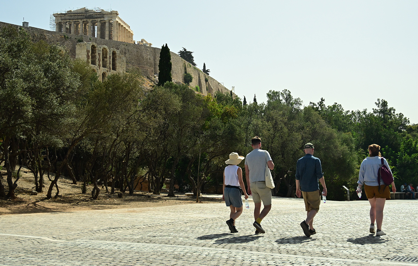 «Η πρωτεύουσα της Ελλάδας είναι ένα μουσείο στον ανοιχτό ουρανό» &#8211; Μεγάλο αφιέρωμα &#8211; οδηγός στην Αθήνα από γαλλικό περιοδικό