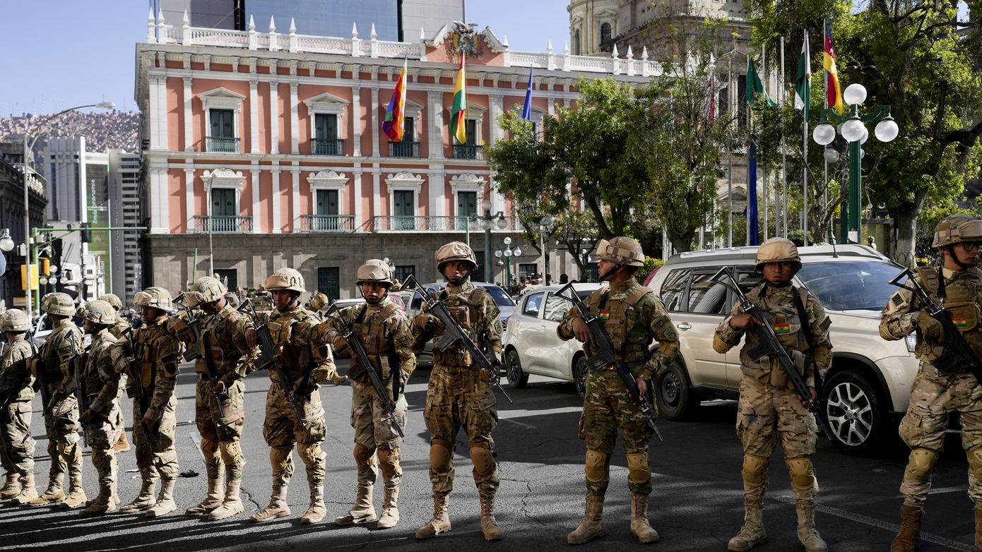 Ετοιμάζεται πραξικόπημα στην Βολιβία – Ο στρατός τοποθέτησε άρματα έξω από την έδρα της κυβέρνησης