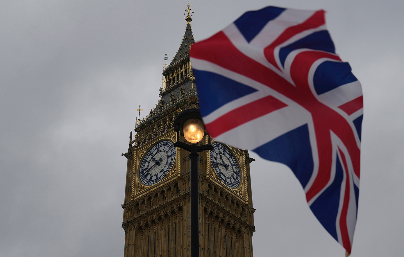 Αντίστροφη μέτρηση για τις εκλογές στην Βρετανία – Τι ώρα θα ανοίξουν οι κάλπες