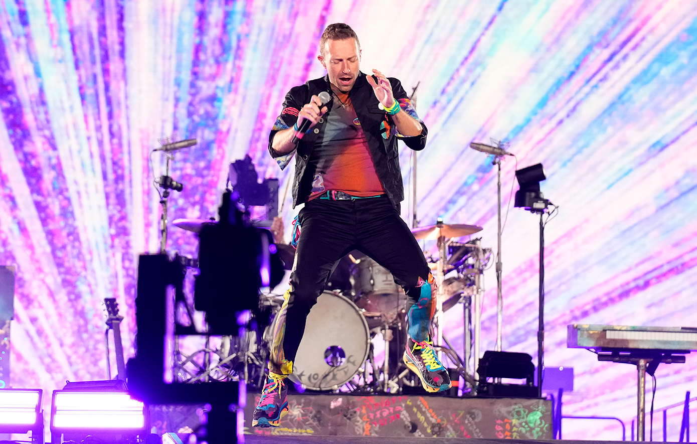 Οι Coldplay απόψε στο ΟΑΚΑ για την πρώτη τους συναυλία στην Ελλάδα – Το teaser του νέου τους single, First Time