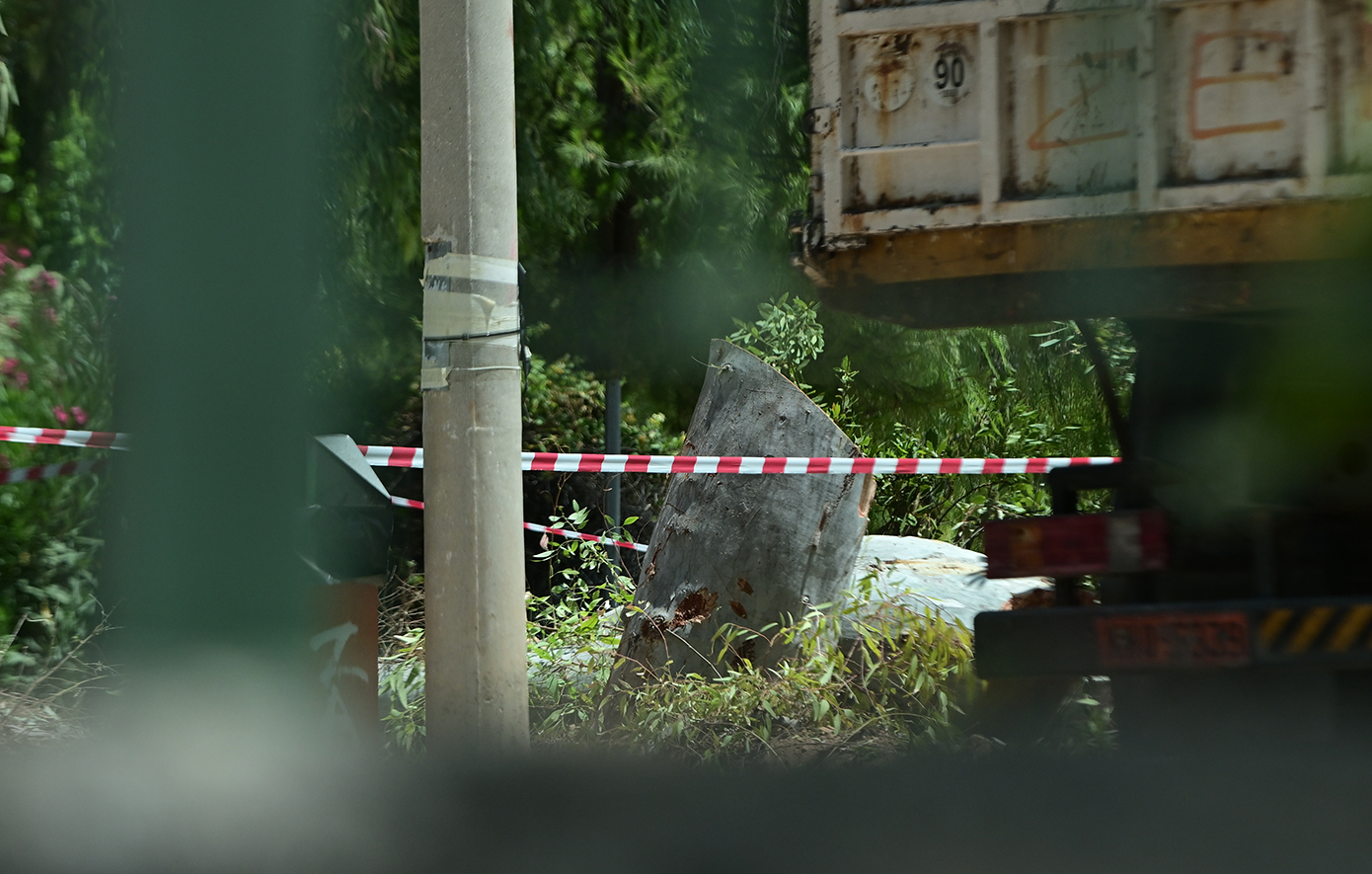 Νεκρός ο εργάτης που καταπλακώθηκε από δέντρο στου Παπάγου &#8211; Φωτογραφίες από το σημείο