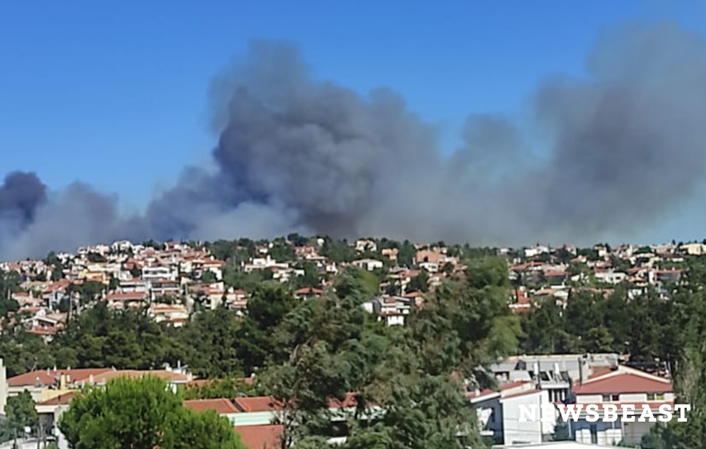 Φωτιά μαίνεται στη Σταμάτα: Εντολές εκκένωσης σε Αμυγδαλέζα, Γαλήνη και Ροδόπολη