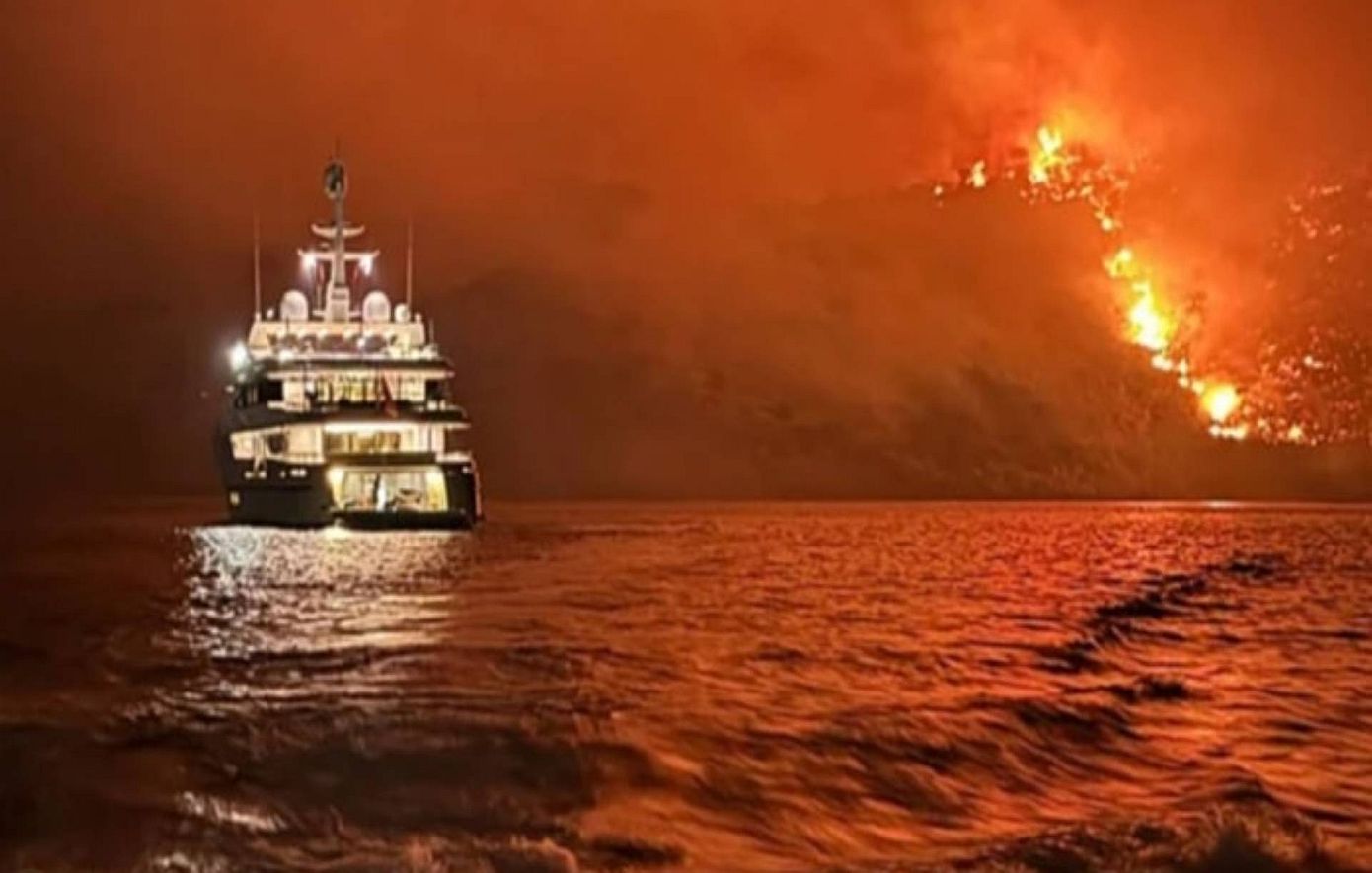 «Η φωτιά είχε αναπτυχθεί σε ακτίνα 150 μέτρων στην πλαγιά»: Νέα μαρτυρία για την πυρκαγιά στην Ύδρα και η ανακοίνωση της πλοιοκτήτριας