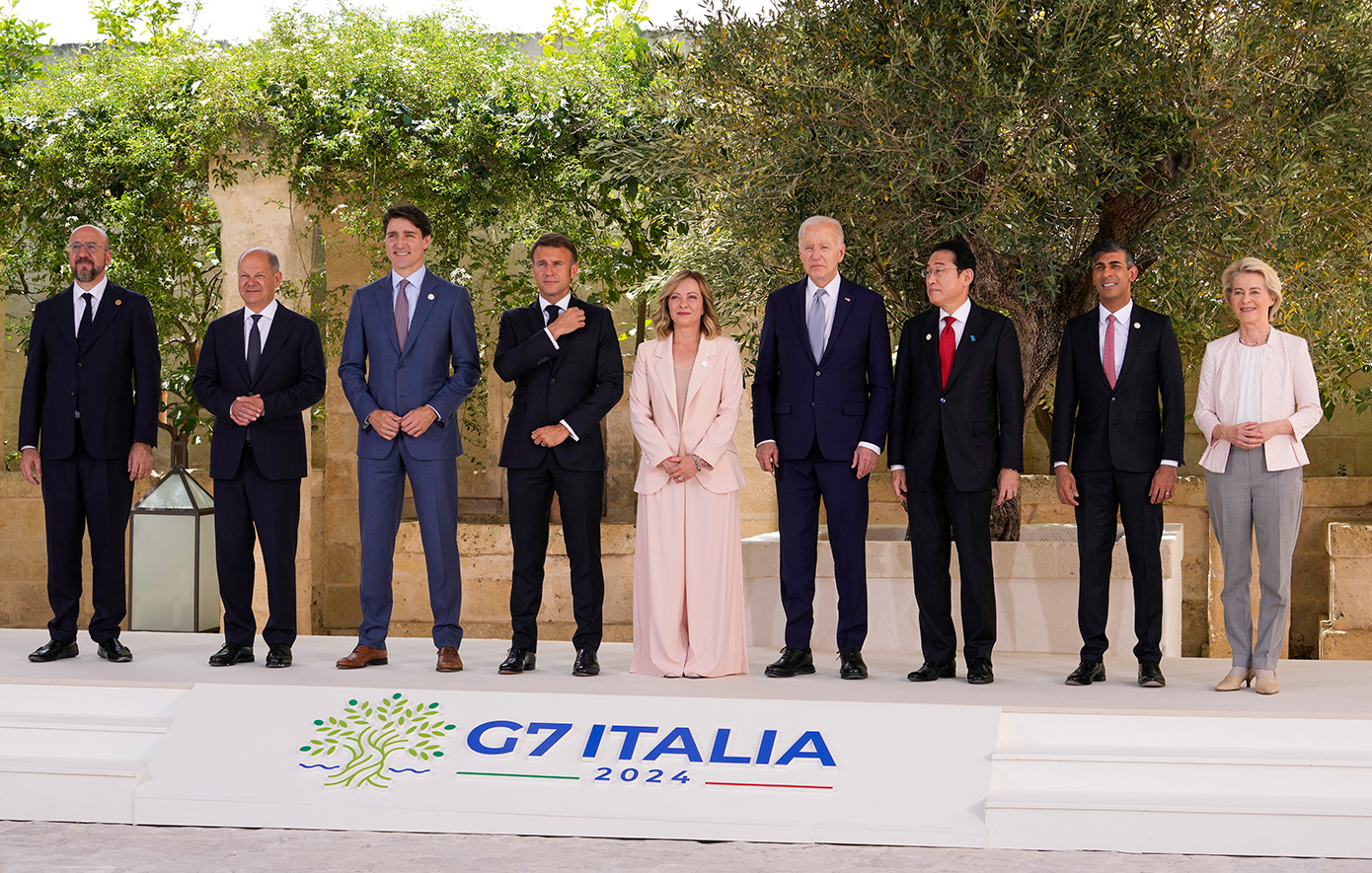 Αγκαλιές, χαμόγελα και selfie – Το φωτογραφικό άλμπουμ από τη Σύνοδο της G7