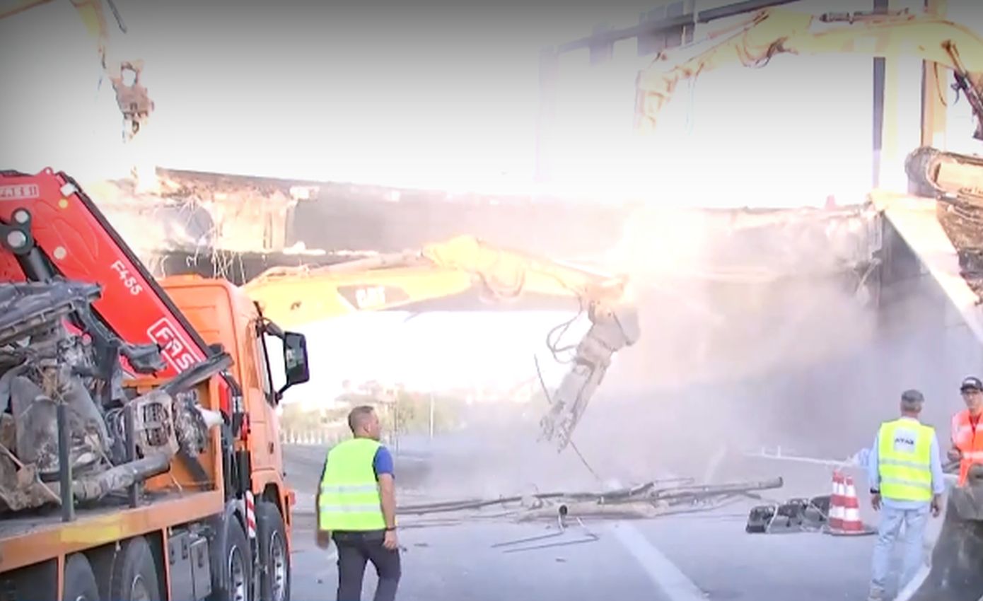 Γκρεμίζουν τη γέφυρα στον Ισθμό μετά την έκρηξη του βυτιοφόρου &#8211; Πώς διεξάγεται η κυκλοφορία στην Αθηνών-Κορίνθου