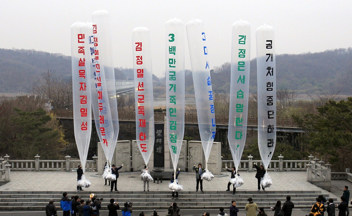 Νότια Κορέα: Η Βόρεια Κορέα στέλνει ξανά μπαλόνια που μεταφέρουν απορρίμματα