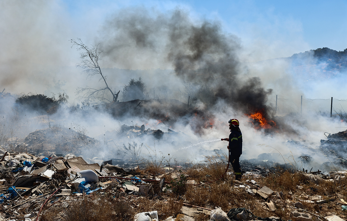Υπό μερικό έλεγχο η φωτιά στο όρος Κρούσια στις Σέρρες &#8211; Συνεχίζεται η μάχη με τις φλόγες