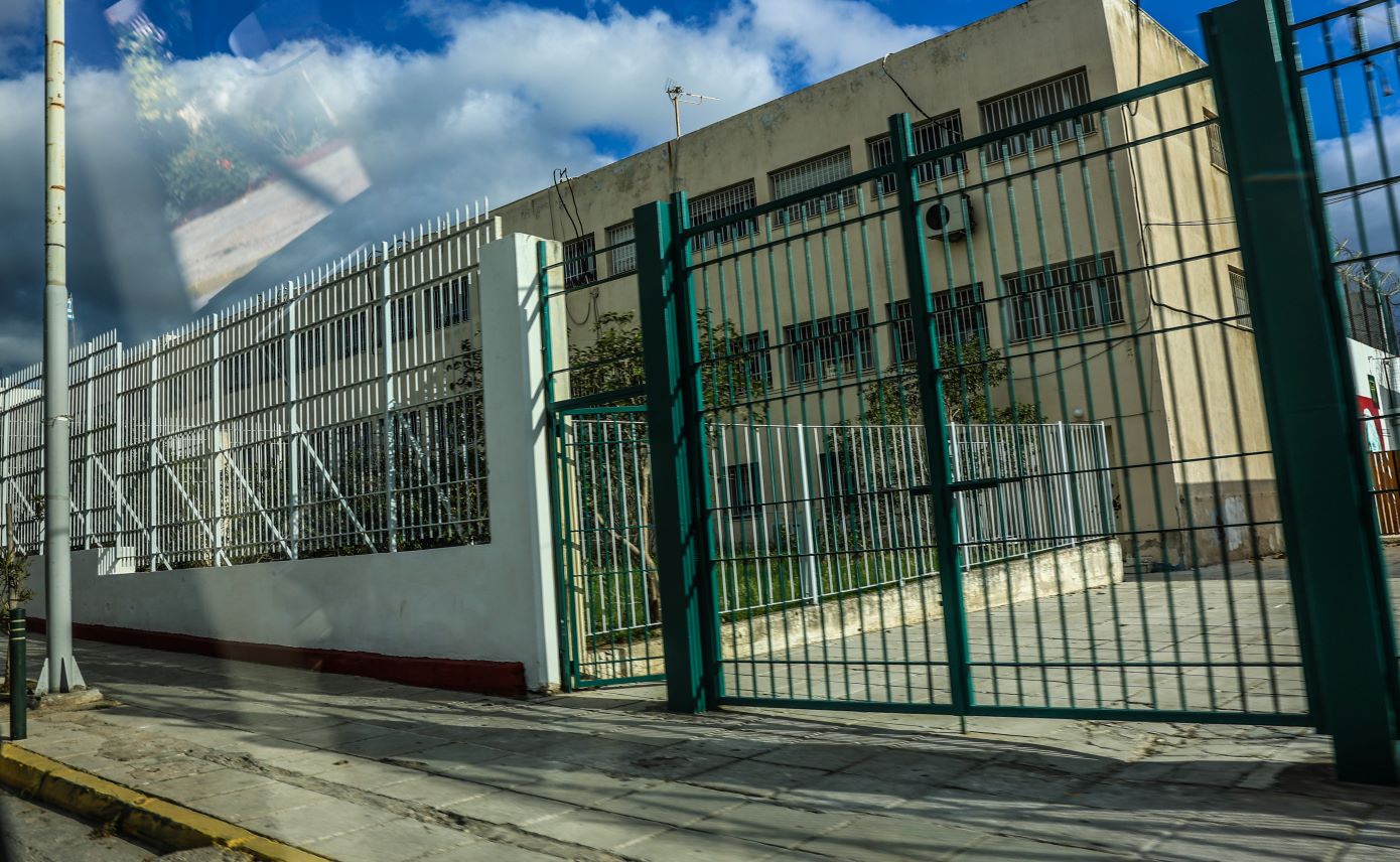 Σε διαθεσιμότητα ο αστυνομικός για συμμετοχή σε εγκληματική οργάνωση στις φυλακές Ιωαννίνων