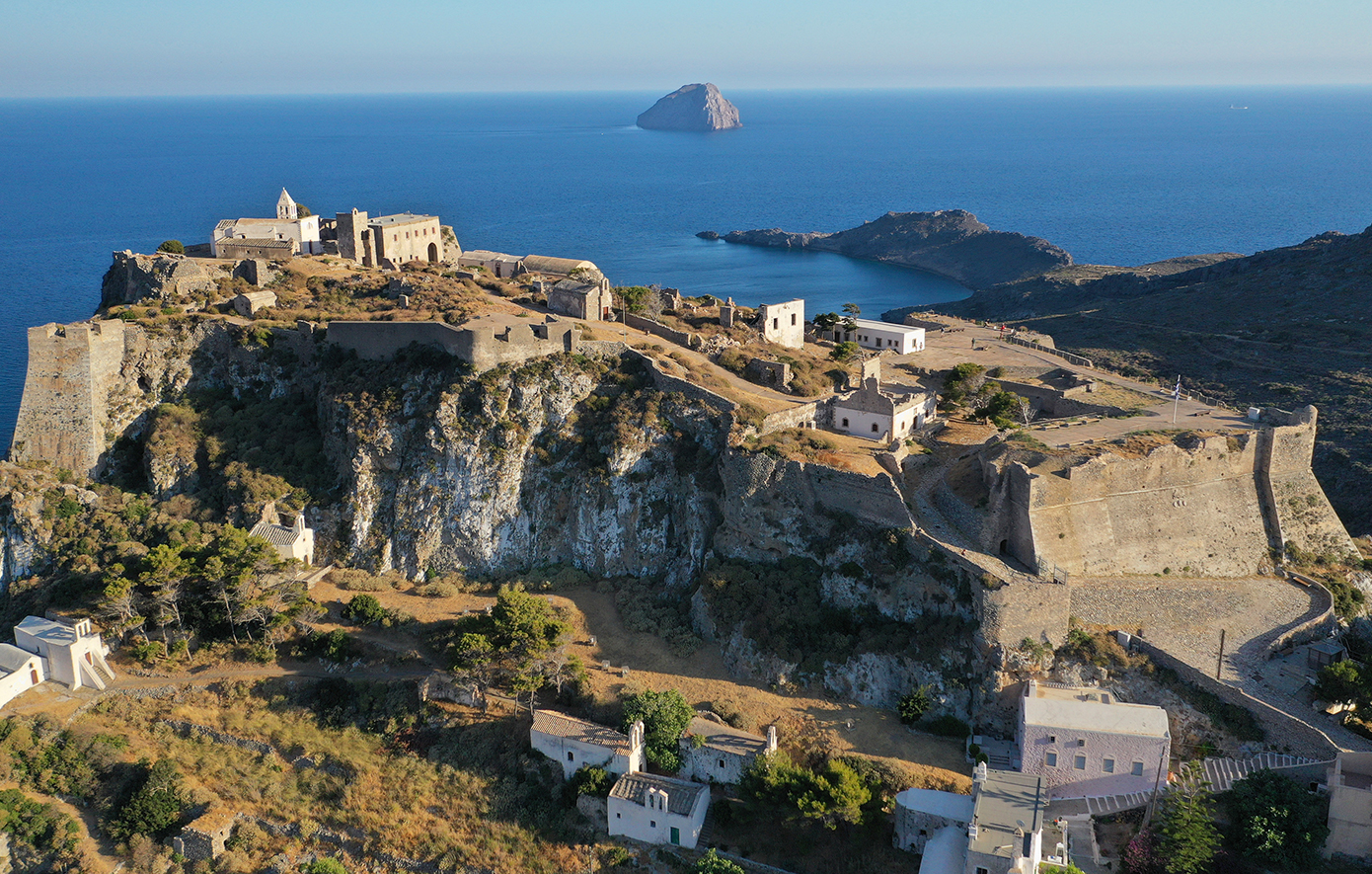 Κάστρο Κυθήρων: Ένα ενετικό στολίδι στο «χείλος» της Χώρας του νησιού