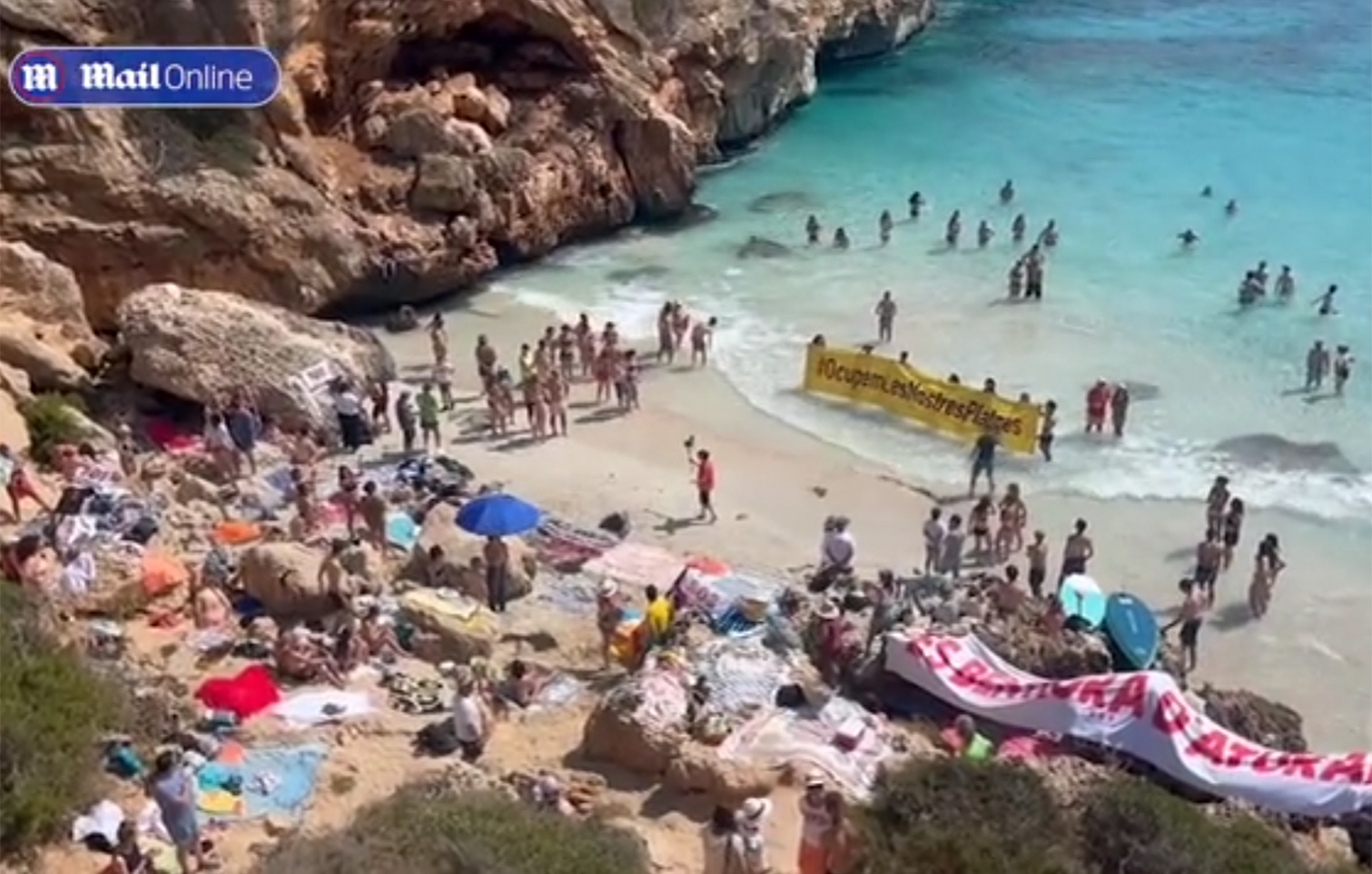 Ξεσηκώνονται κατά των τουριστών οι ντόπιοι στη Μαγιόρκα &#8211; Τους «κυνηγάνε» από τις παραλίες
