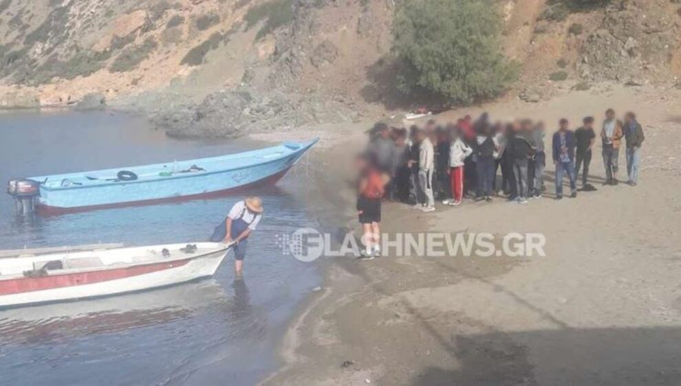 Βάρκα με 43 μετανάστες εντοπίστηκε ανοιχτά της Γαύδου