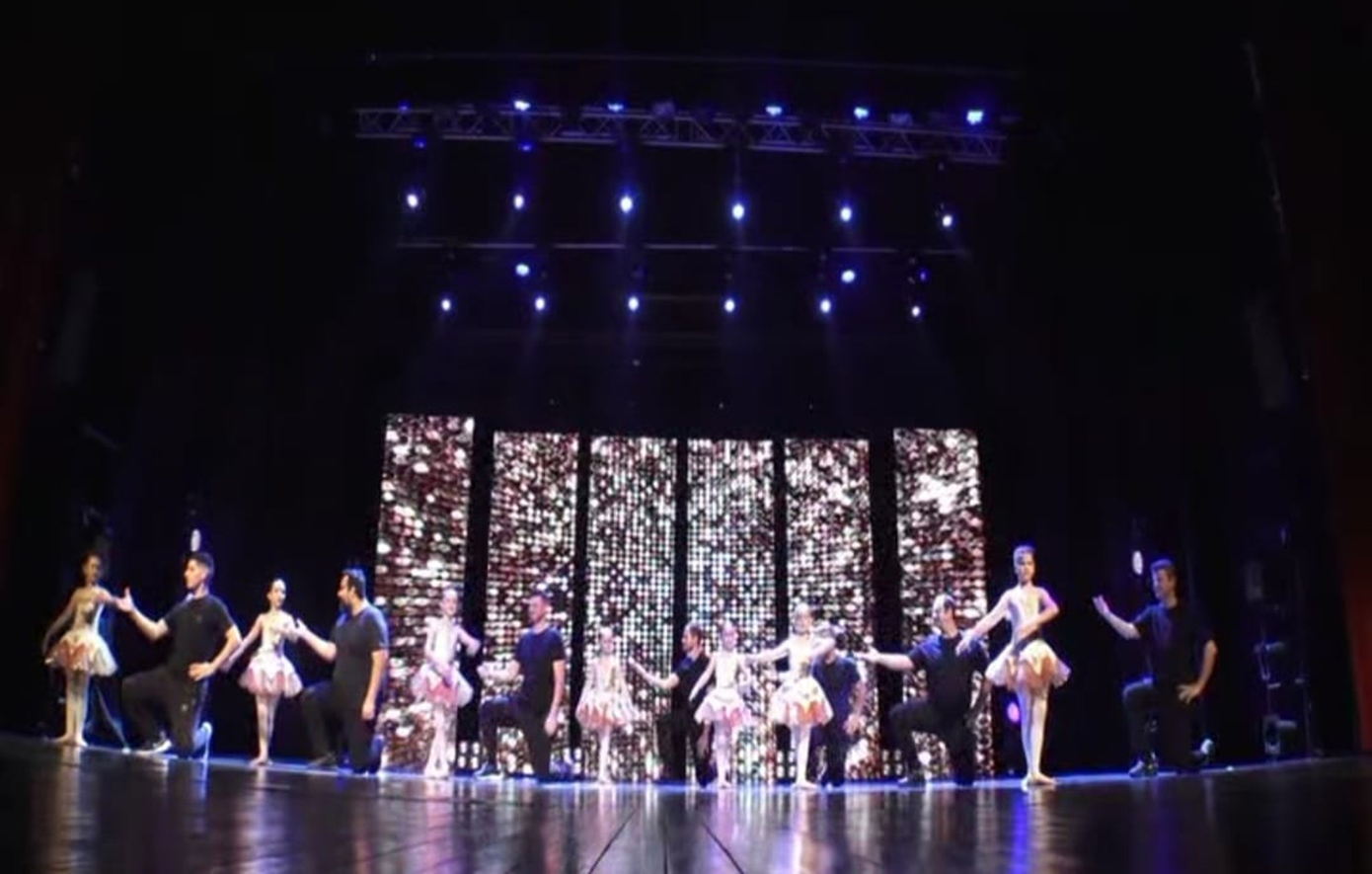 Μπαμπάδες χορεύουν μπαλέτο με τις κόρες τους στη Βέροια – Βίντεο με τον συγκινητικό χορό