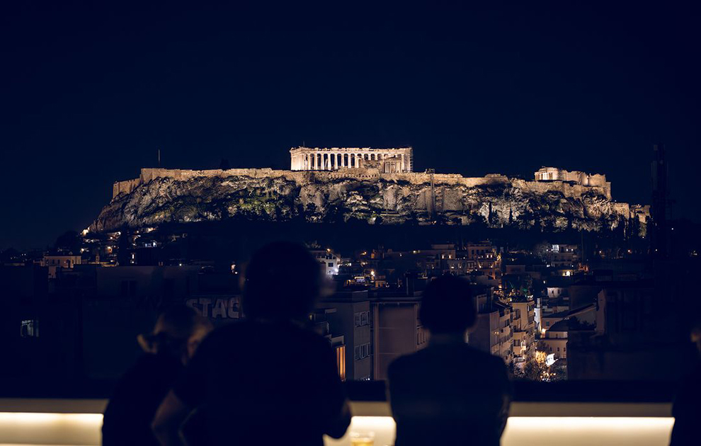 Πέντε ταράτσες στην Αθήνα για δροσερά κοκτέιλ με θέα